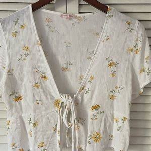 Floral blouse with front tie. Size XS